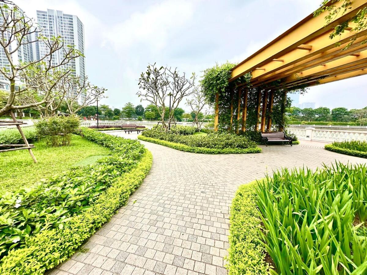 Căn hộ Delux Two Bedroom In Vinhomes Bay Near Marriott And Keangnam *